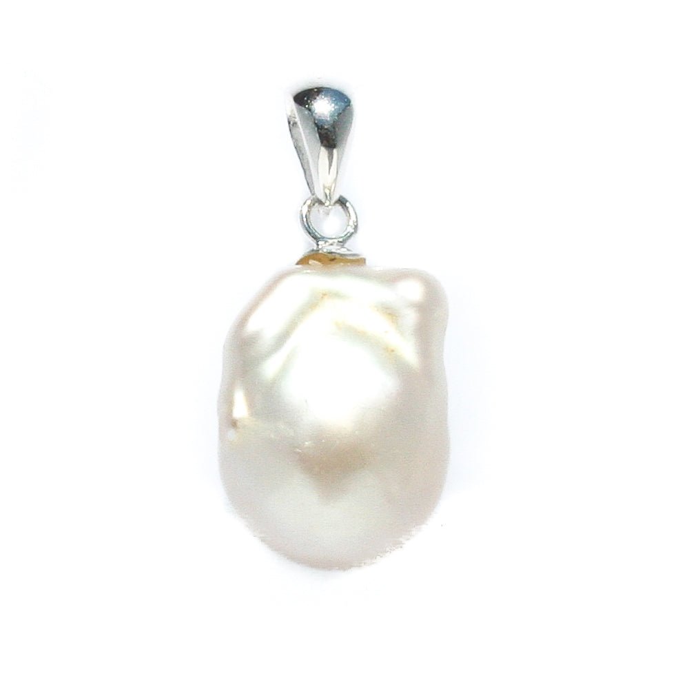 Baroque pearl pendant